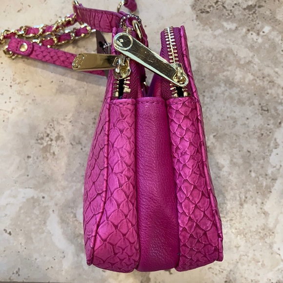 Crossbody bag gold chain faux alligator skin pink - Picture 8 of 16